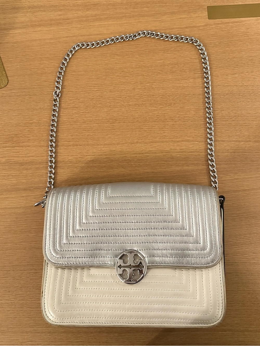 Tory Burch Small Fleming Metallic Quilt Convertible Shoulder Bag – Silver/Cream